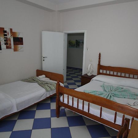 Kompleksi Eli Guest House Дуррес Экстерьер фото
