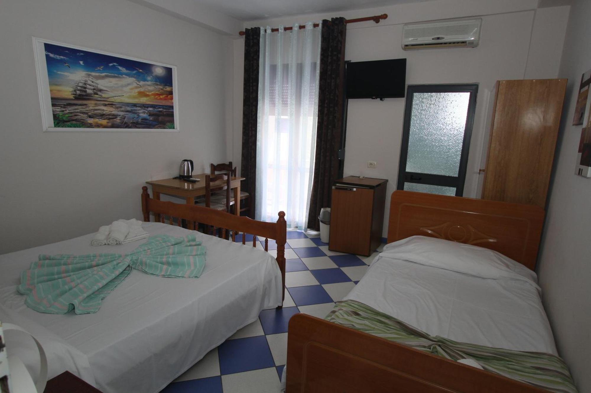 Kompleksi Eli Guest House Дуррес Экстерьер фото