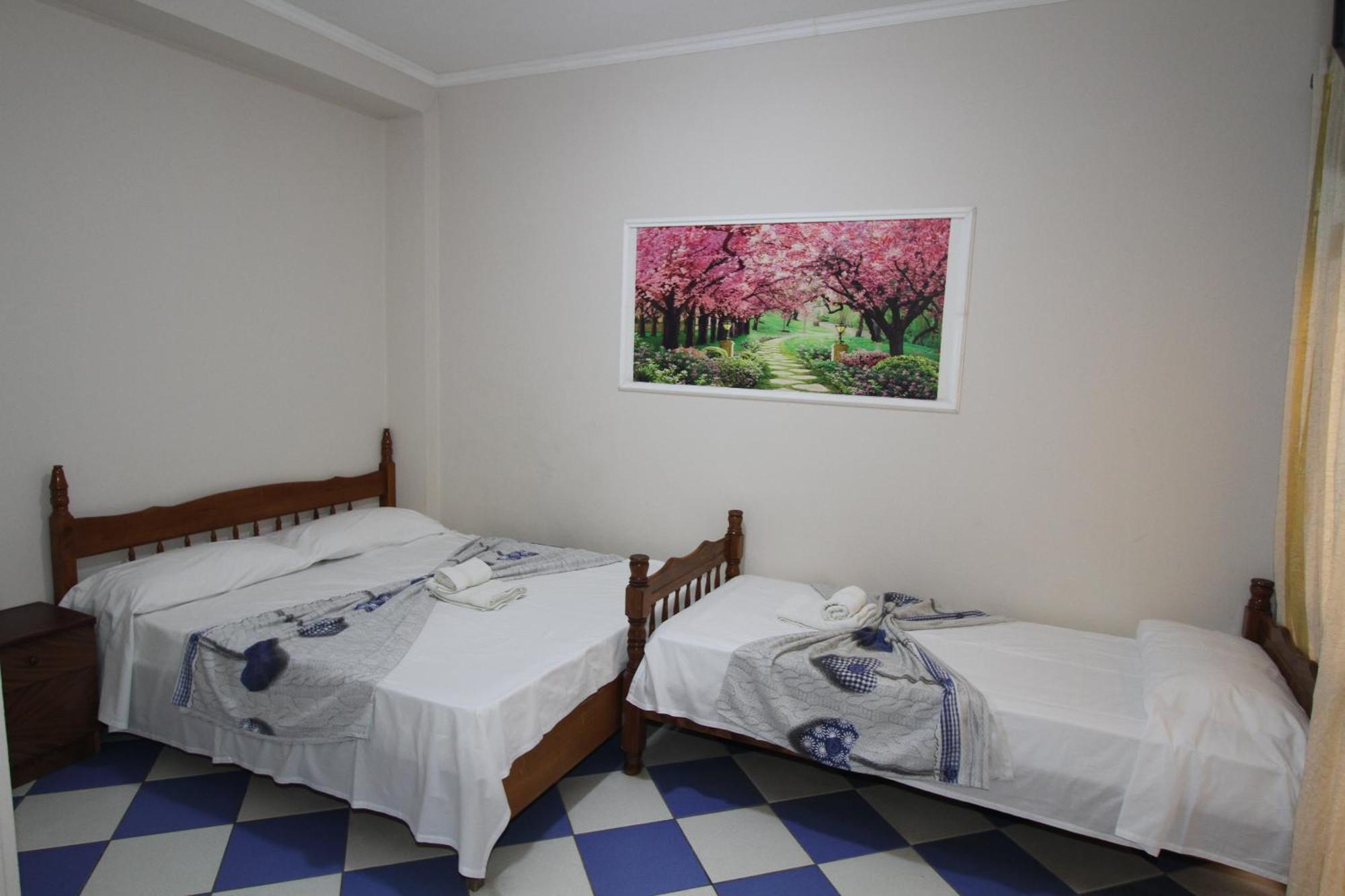 Kompleksi Eli Guest House Дуррес Экстерьер фото