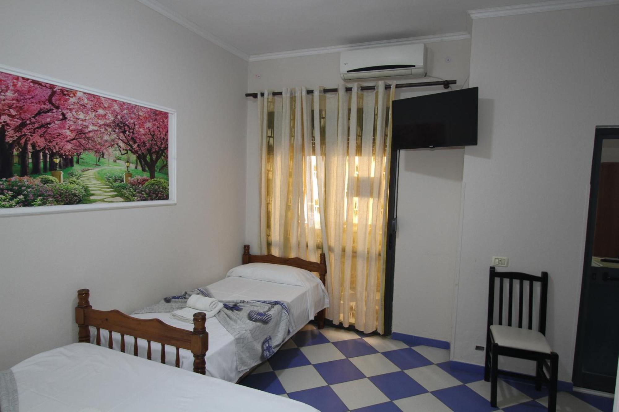 Kompleksi Eli Guest House Дуррес Экстерьер фото