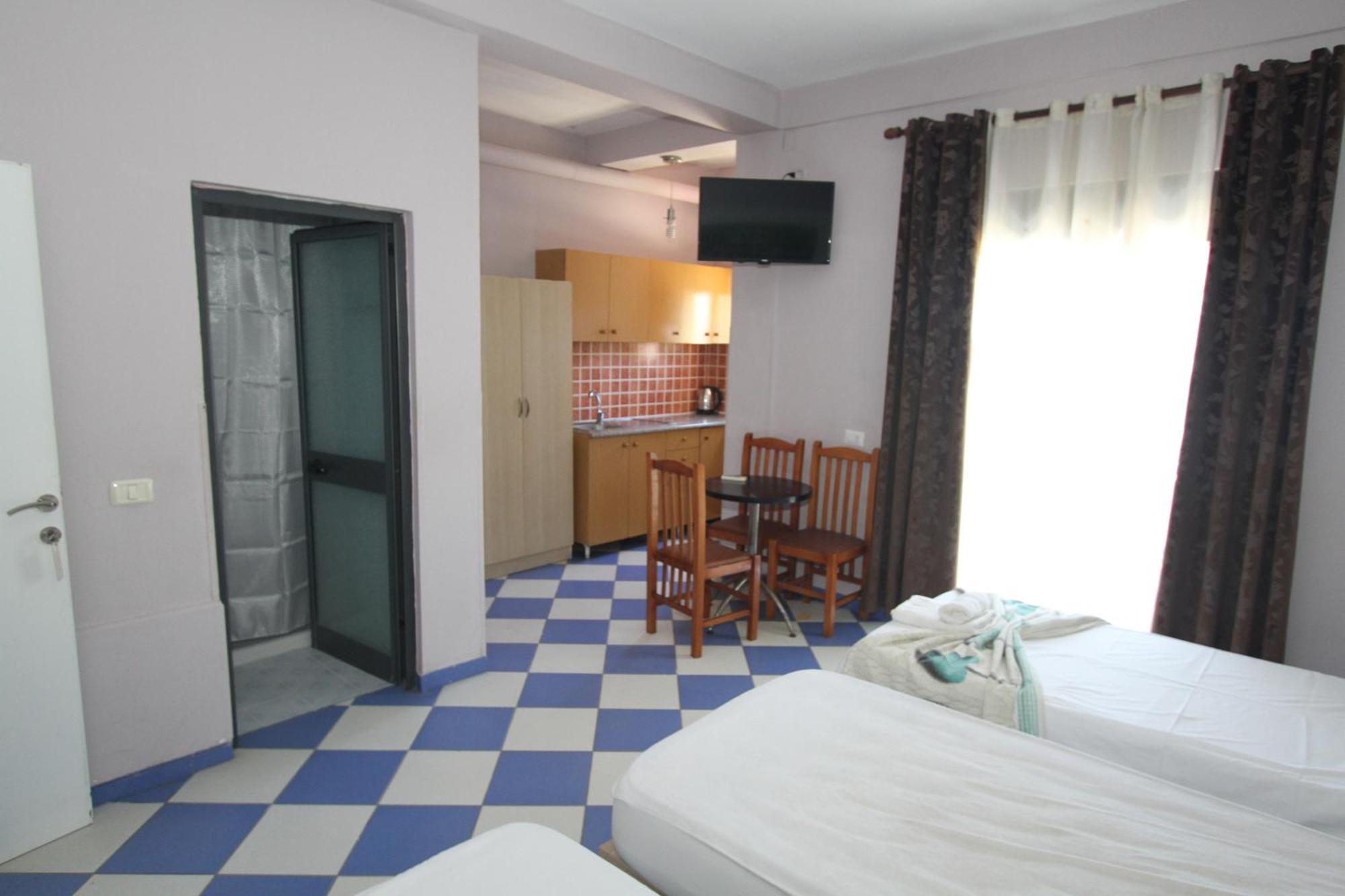 Kompleksi Eli Guest House Дуррес Экстерьер фото